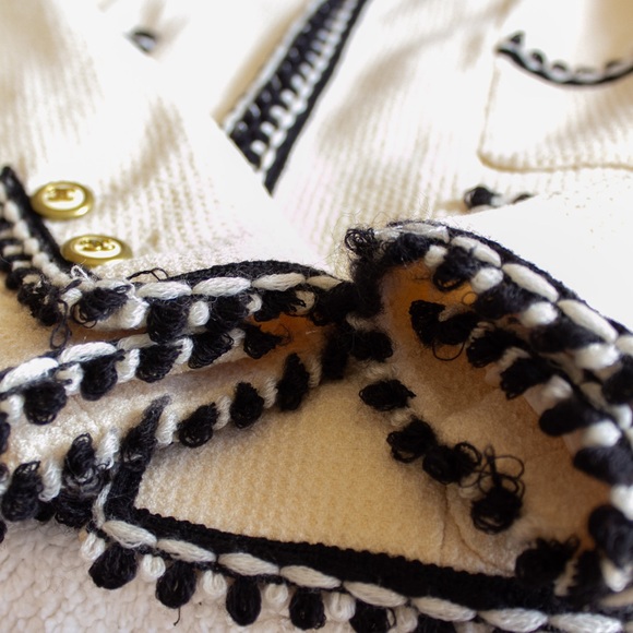 Rare Chanel Vintage Fall 1994 Ecru Black Jacket - Picture 9 of 14